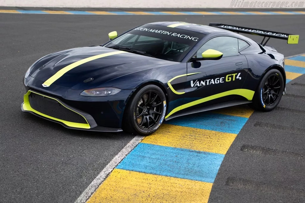 GT车系·阿斯顿·马丁Vantage GT4，V8引擎的暴力绅士